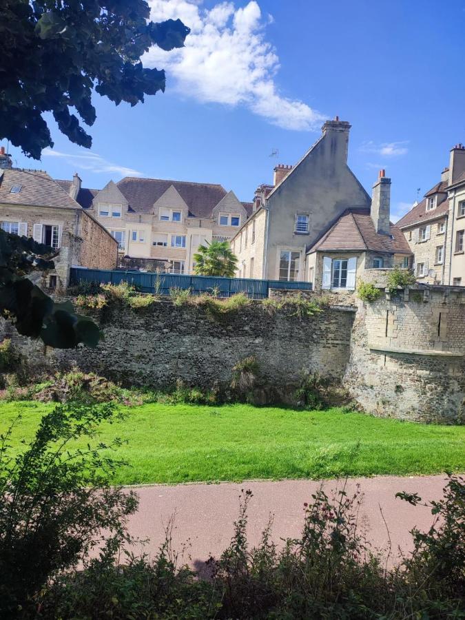 La Chambre Des Remparts Falaise  Bagian luar foto