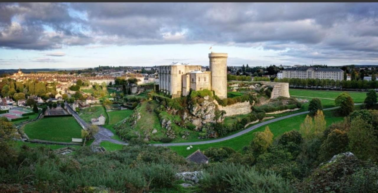 La Chambre Des Remparts Falaise  Bagian luar foto